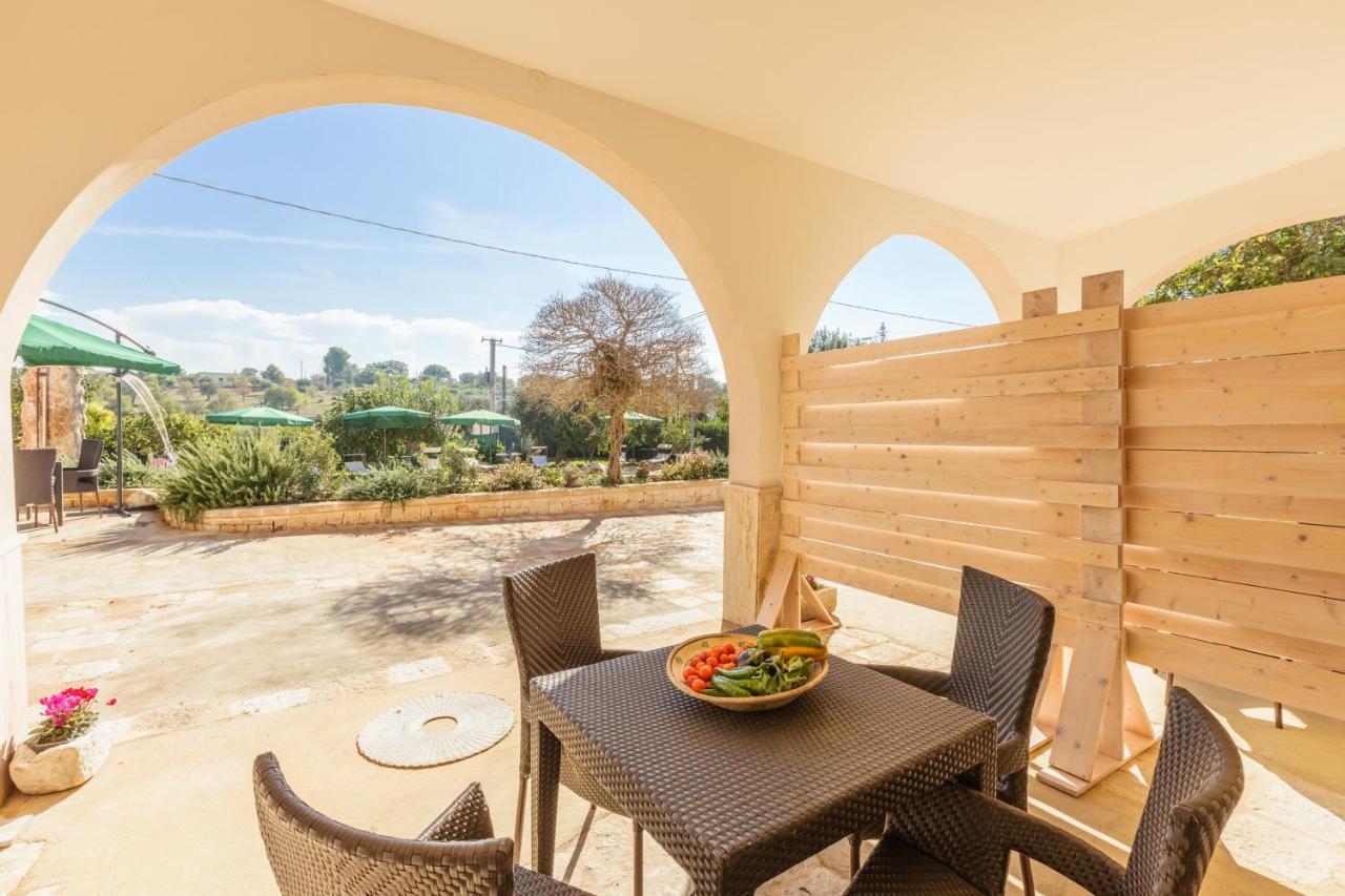 Casolare Lodedo Aparthotel Ceglie Messapica Exterior photo